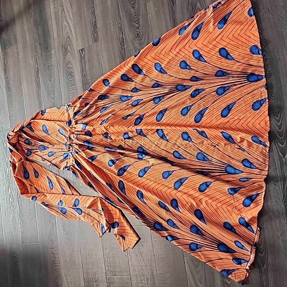 ❄️ Peacock halter Maxi Dress ❄️ - Picture 3 of 4